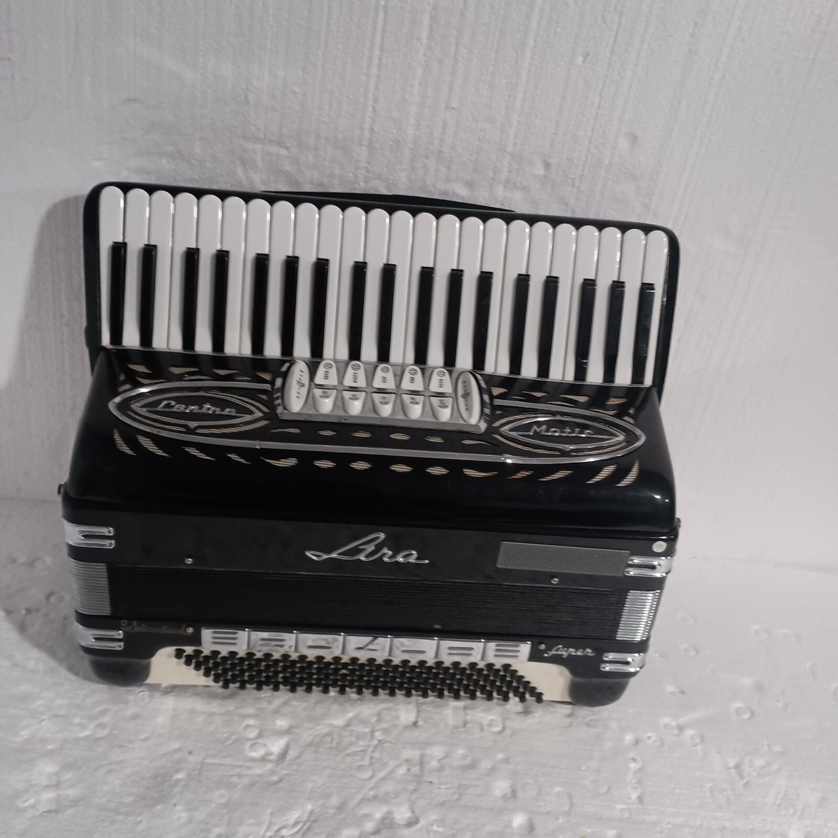 アコーディオン Lyra (リラ）