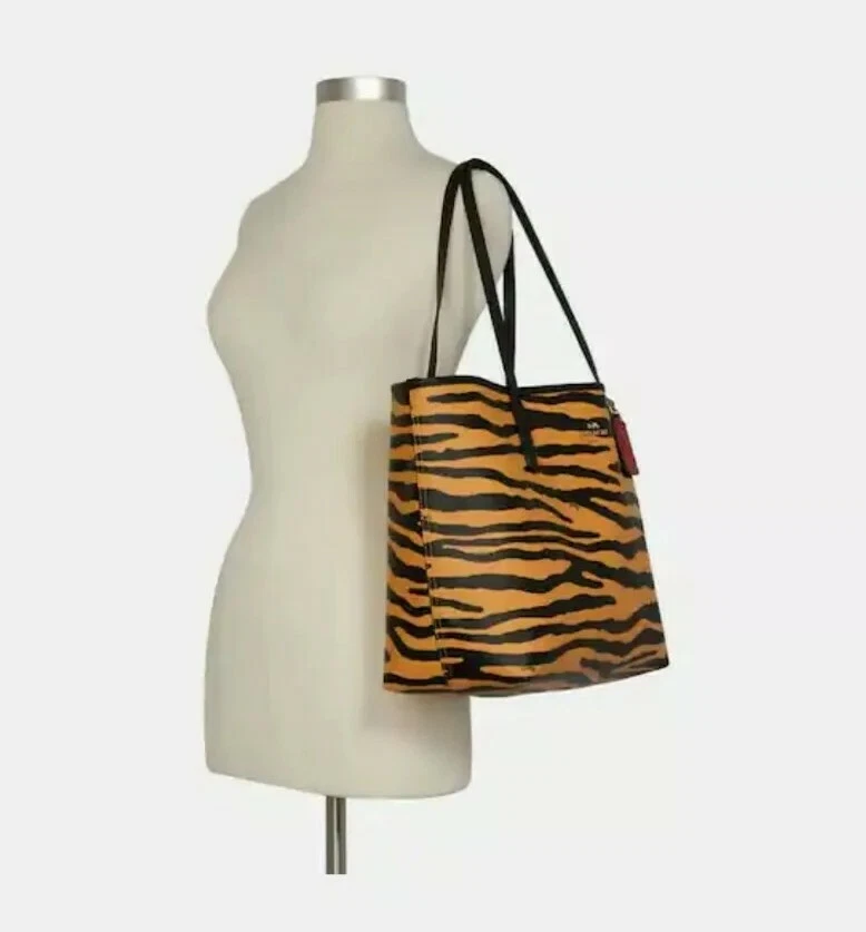 NUEVO CON ETIQUETAS COACH C7667 Bolso de Mano City de Lona con Rayas de Tigre Edición Año Nuevo Lunar