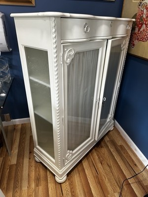 ベッツィー・キャメロン、Betsy Cameron Betsy Cameron Storybook Doll Cabinet Bookcase Frosted Doors