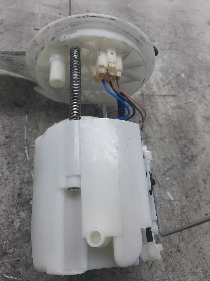 Conjunto de bomba de combustible Lincoln MKX 2011-2015 motor de 3,7 L tracción delantera ID DT4Z9H307A Foto 3 de 4