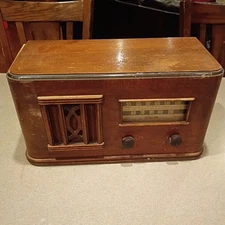 Vintage Wards Airline Tube Radio  Untested For Parts or Repair