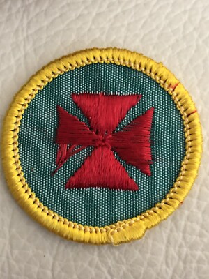 Vintage Cadette Girl Scout Badge First Aid Merit Badge Emblem Cross 1963-1980 MR