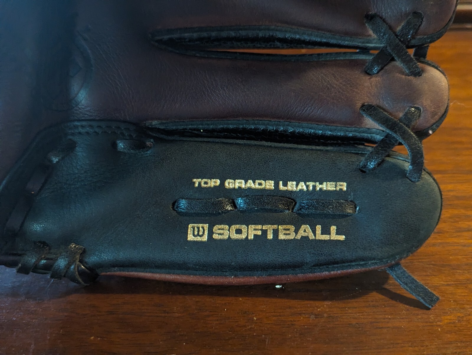 Wilson Elite A2477 13" Leather Softball/ Baseball Glove RHT Black/Brown