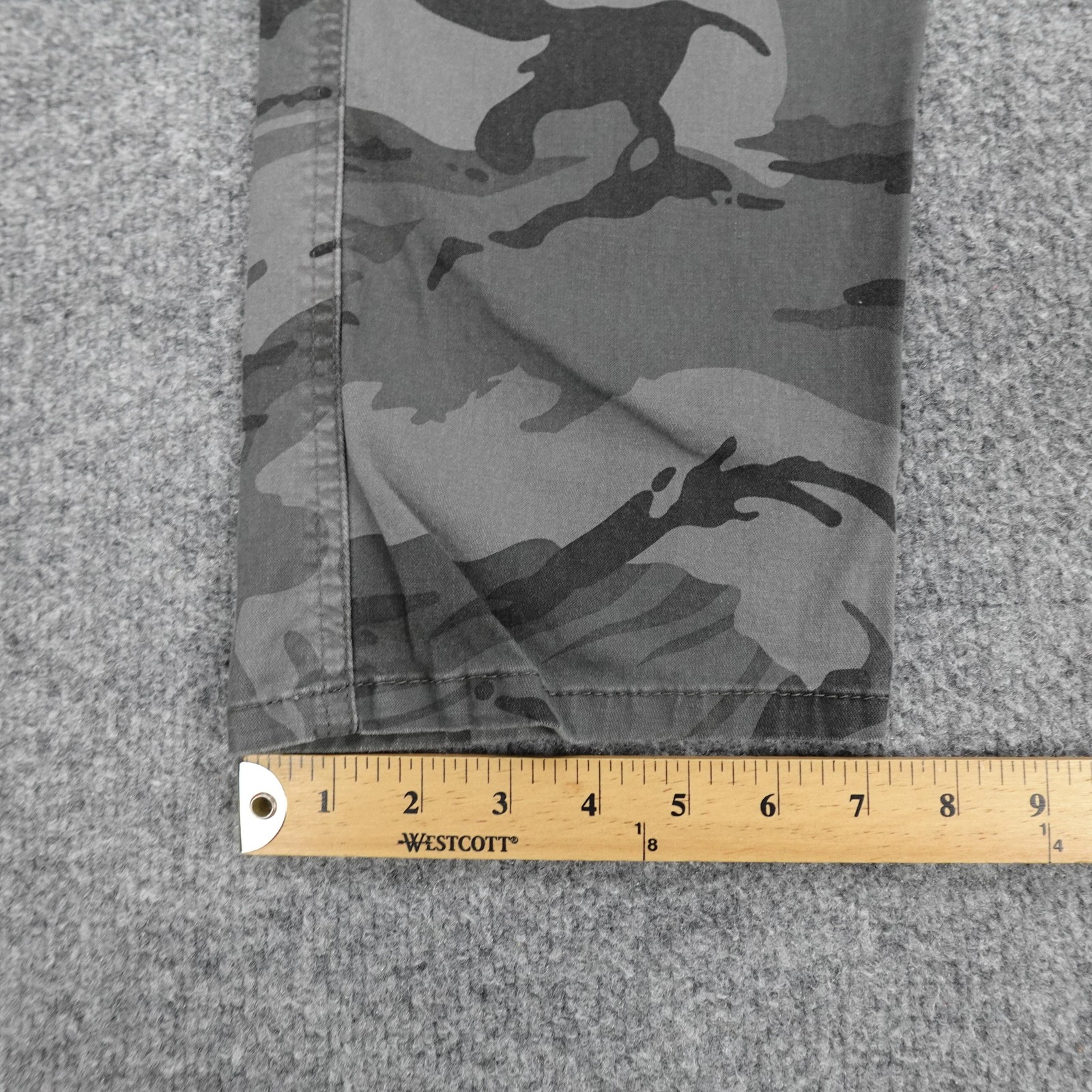 Wrangler Cargo Pants Mens 42x30 Gray Camo Regular Taper Stretch Workwear Army thumbnail 3