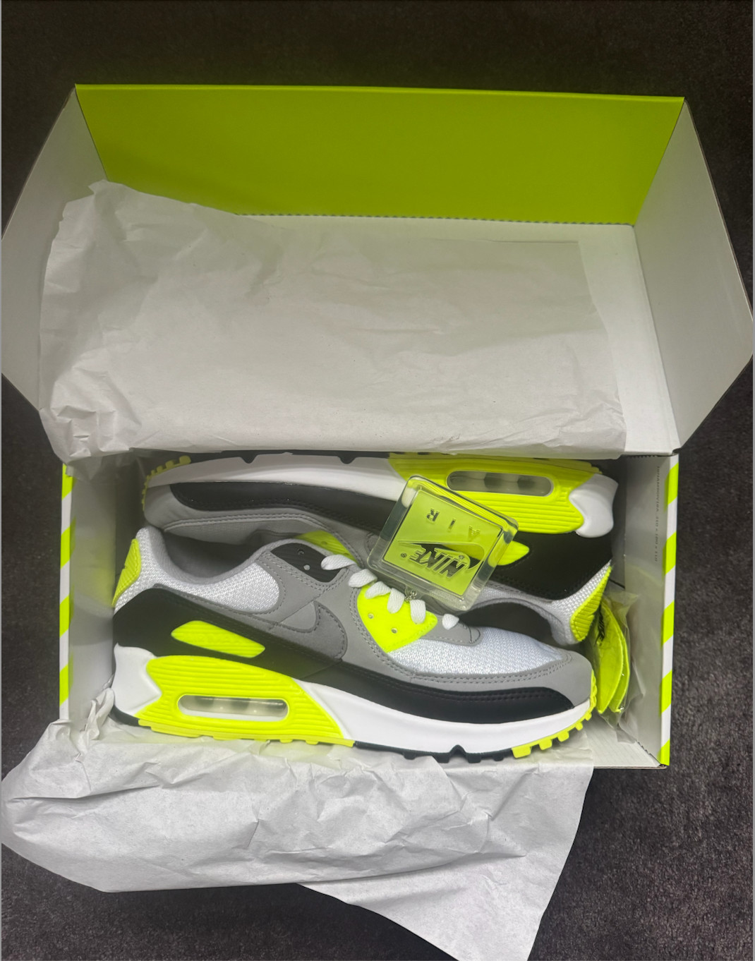 BNIB never worn Nike Air Max 90 OG Retro Volt 2020 UK8 US9 CD0881 103 image 2