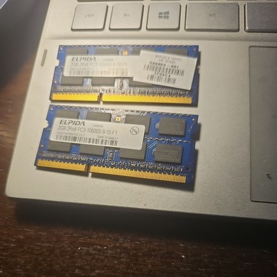 Elpida EBJ21UE8BFU0-DJ-F 2GB DDR3 1333MHz RAM 204 Pin 1.5v SODIMM Laptop Memory