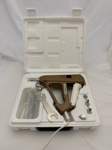 Aleene’s Ultimate Glue Gun Kit w/Case, Nozzles, Wrench, Glue Sticks TESTED WORKS