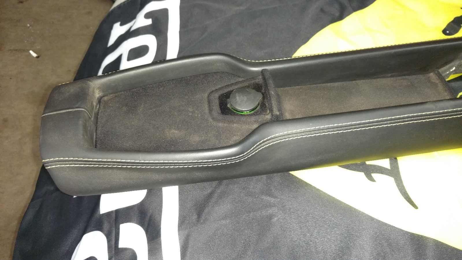 FERRARI 458 ITALIA SPIDER INTERIOR CENTER CONSOLE TUNNEL PANEL OEM 812867