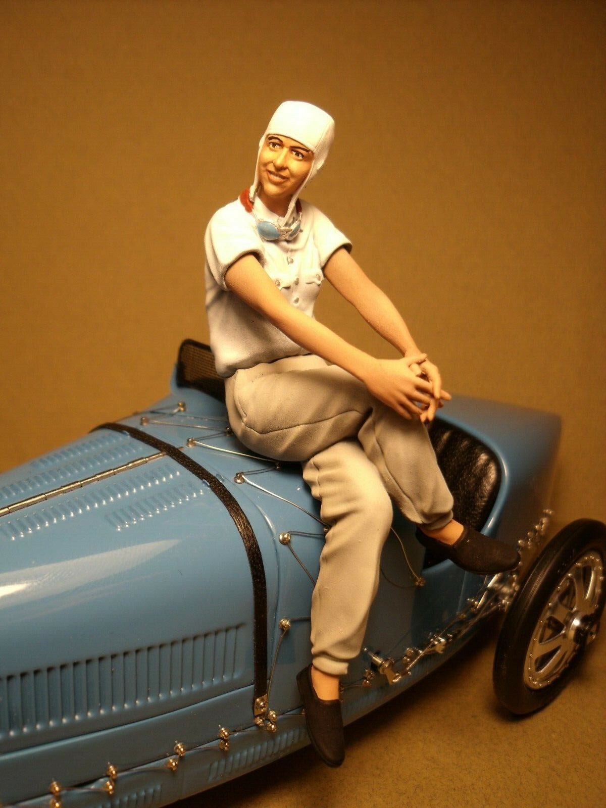 Figurine Bugatti Hellé Nice 1/18 en résine brute à peindre pour diorama CMC