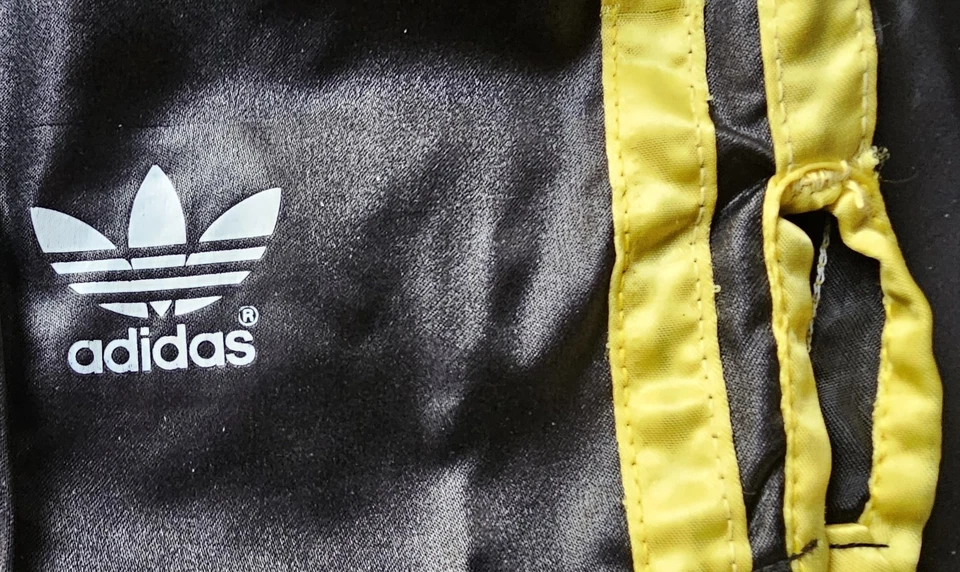 adidas glanz nylon shorts schwarz gelb D5 - Bild 3 von 4