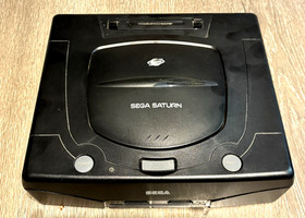 SEGA SATURN CONSOLE, 2 CONTROL PADS, LEADS & LIGHT GUN WITH VIRTUA COP 2 GAME