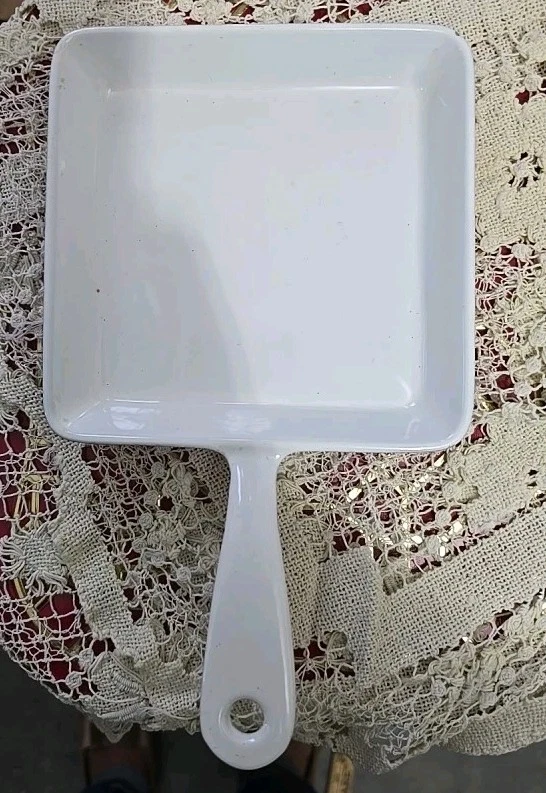 Prizer Ware Cast Iron Enamel Square Egg Skillet SS 1090 Red & White 5 1/2" - Image 2 of 4