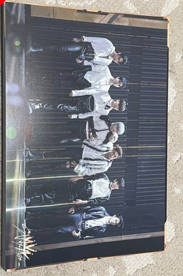 Stray Kids Skiz Kingdom LEGENDARY WAR PHOTOBOOK With Mini