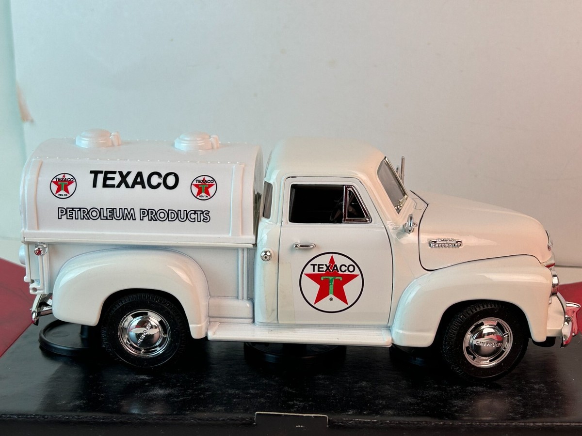 1:18 Scale Diecast Mira 1953 Chevrolet Pickup Truck with Texaco