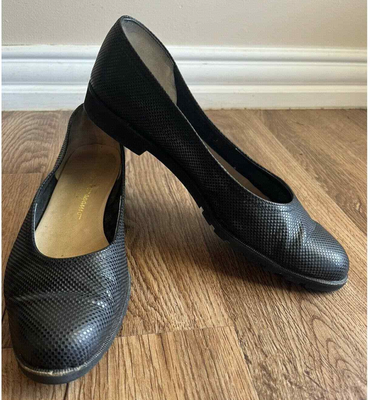 FERRAGAMO | Vintage Navy Leather Slip On Ballet Flats 1980s  display picture 3