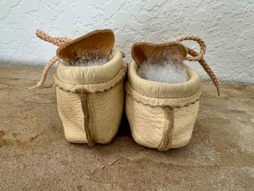 Minnetonka Baby Tan Leather Moccasins Size M (6-12 Months) - Picture 4 of 6