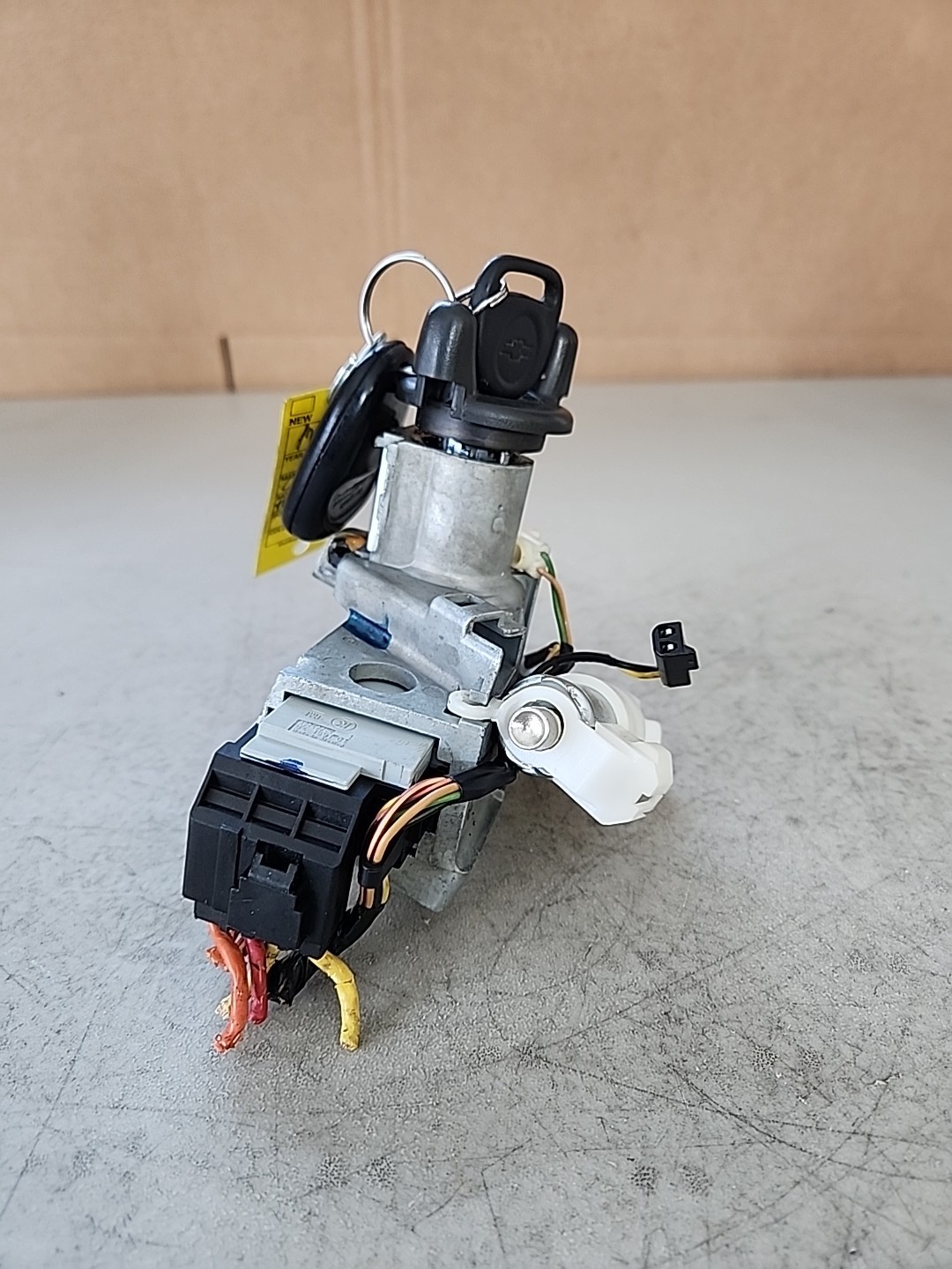 2007 Chevy Trailblazer Ignition Switch Cylinder Housing w/ key  26070075