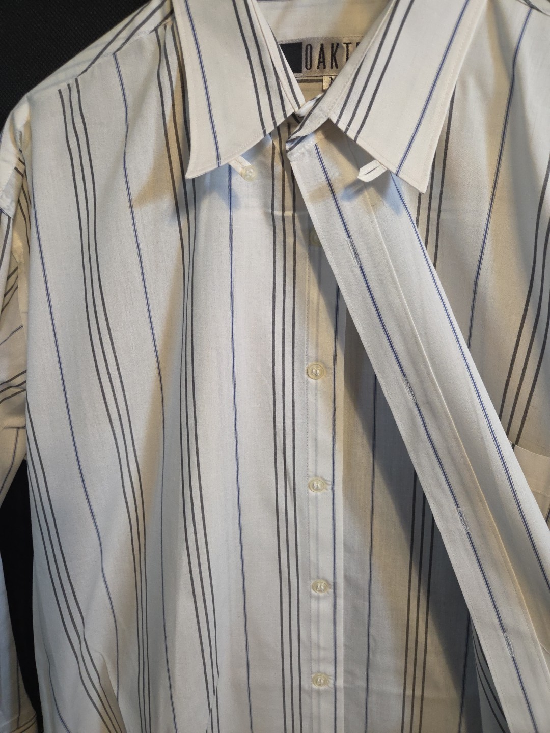 Oaktree Single Need Tailored  Medium Button Down - image 6