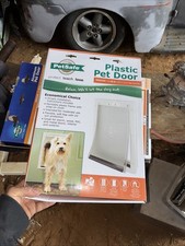 PetSafe Plastic Pet Door Medium  1-40 lbs Dog Cat Door, Open Box