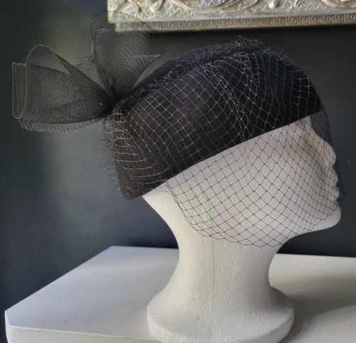 VINTAGE BLACK WOOL FELT HAT with NET VEIL & BOW Excellent Condition