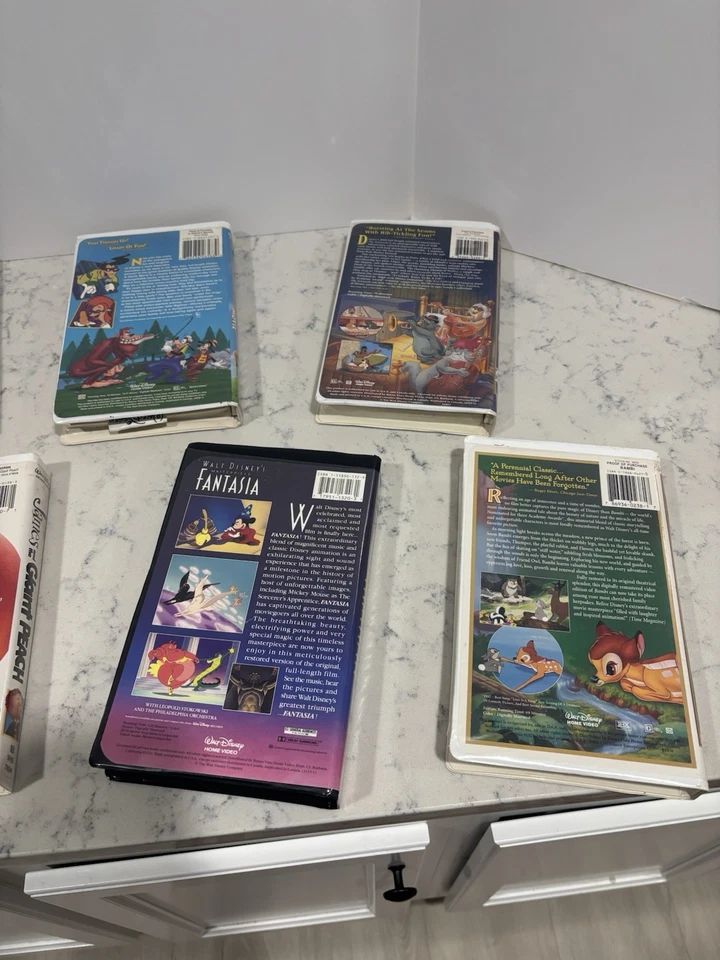 LOT of 7 Disney VHS - Bugs Life, Peter Pan, A Goofy Movie, Bambi — 第 3/4 张图片