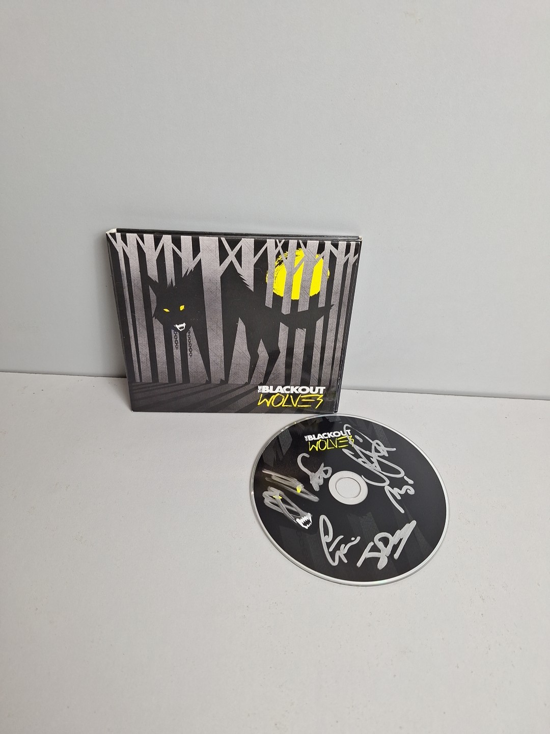 THE BLACKOUT : Wolves - FULLY SIGNED 5 Track CD (2014)