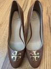 Tory Burch Brown Leather Raleigh Medallion Gold Wedge Pumps Shoes 10M — photo 2