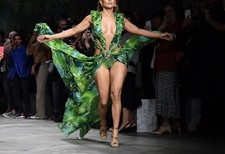 NWT Versace Spring/Summer 2020 Runway JLo Jungle Print Silk Gown IT 42 US 6