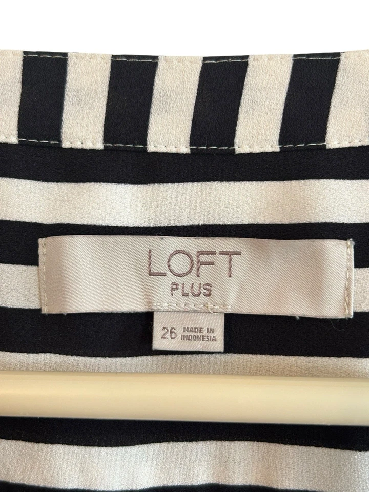 Blusa ligera con botones Loft Plus L/S para mujer talla 26 negra blanca a rayas Foto 3 de 4