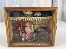  Diorama Schaukasten Puppe Zubehör 12 x 15 x 5 cm. Zustand siehe Fotos 