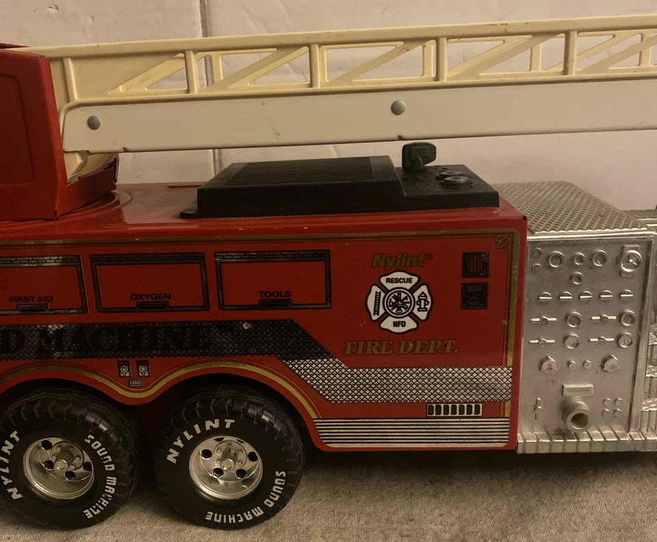 Nylint Sound Machine Ladder Fire Truck Dept. Department Squad Vintage Unit 2 - Image 3 of 4