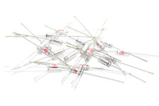 25x Condensatore Styroflex Siemens 120 pF / 630 V / 2,5%, Radio HiFi Audio, NOS