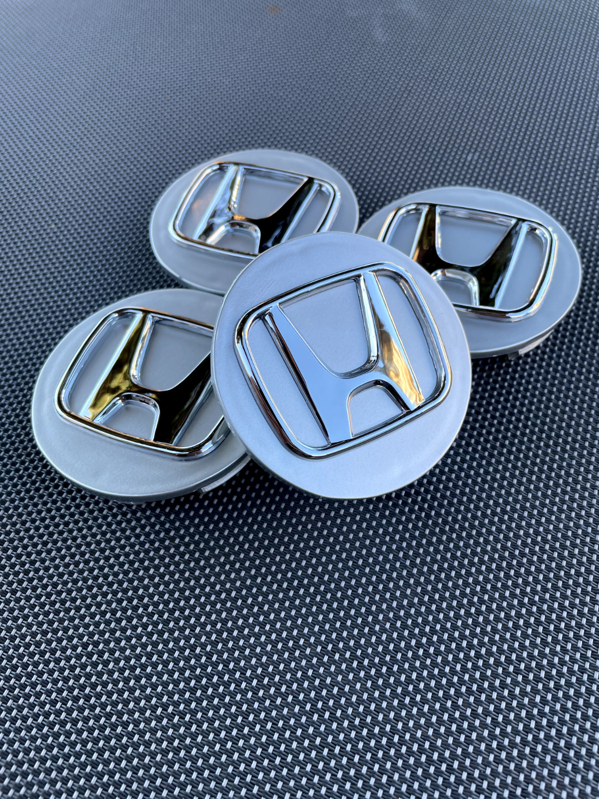 HONDA SET OF 4 Silver 69 mm/2.72in Wheel Center Caps - FITS MOST MODELS