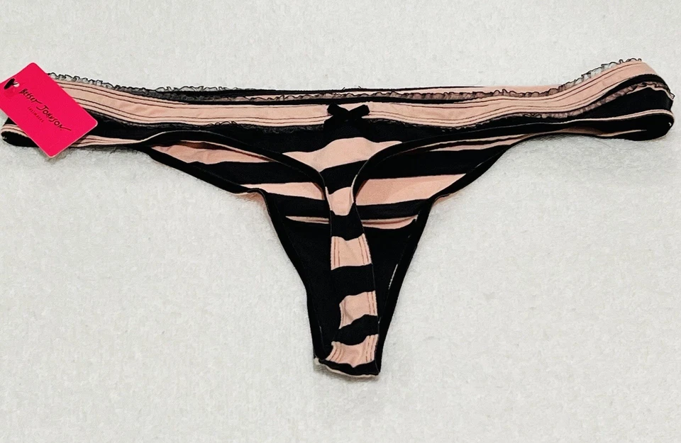 全新带标签 Betsey Johnson 罕见复古黑色/粉色带黑色花边 n 黑色蝴蝶结丁字裤 M — 第 4/4 张图片