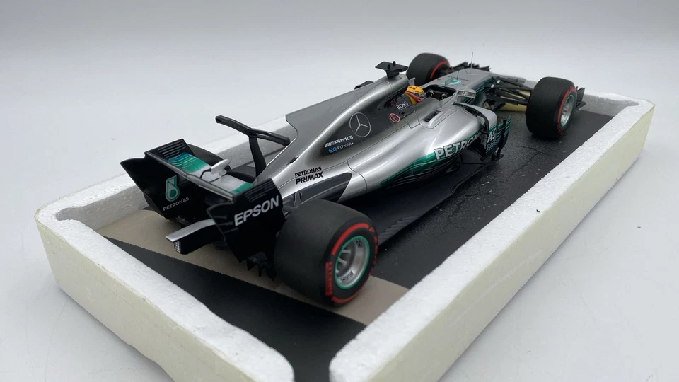  MIN117170444 Minichamps Mercedes-AMG Petronas Motorsport F1 W08 Hamilton R - Immagine 4 di 4