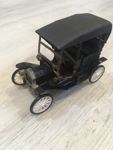 Ancien Tacot Ford Modèle T au