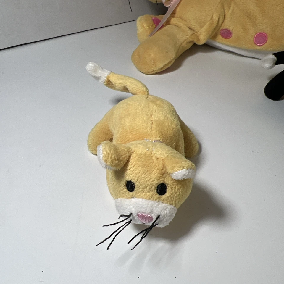 Manhattan Toy Plush Cat Nursing Nina Mommy Cat 3 Kittens Attach Magnetically - Image 4 of 4