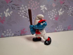 Figurine schtroumpfs lanceur baseball macdo erreur de peinture logo M