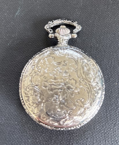 OROLOGIO DA TASCA Di Capital Building Quarzo Commerciale No Catena Non Funzionante Così com'è - Foto 2 di 5