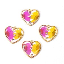 C 8PCS Gold Tone Dried Pressed Daisy Flower Resin Heart Shape Pendant GYX2311