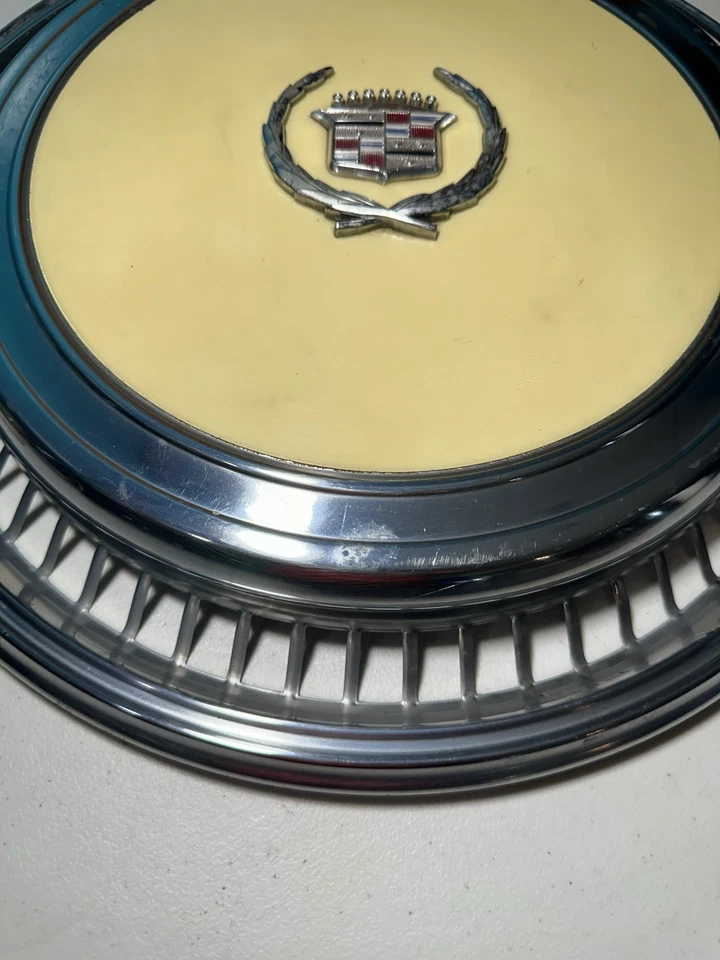 1974–1978 Cadillac Eldorado 15" Yellow Crest Hubcap Wheel Cover OEM GM 2023 Foto 2 de 4