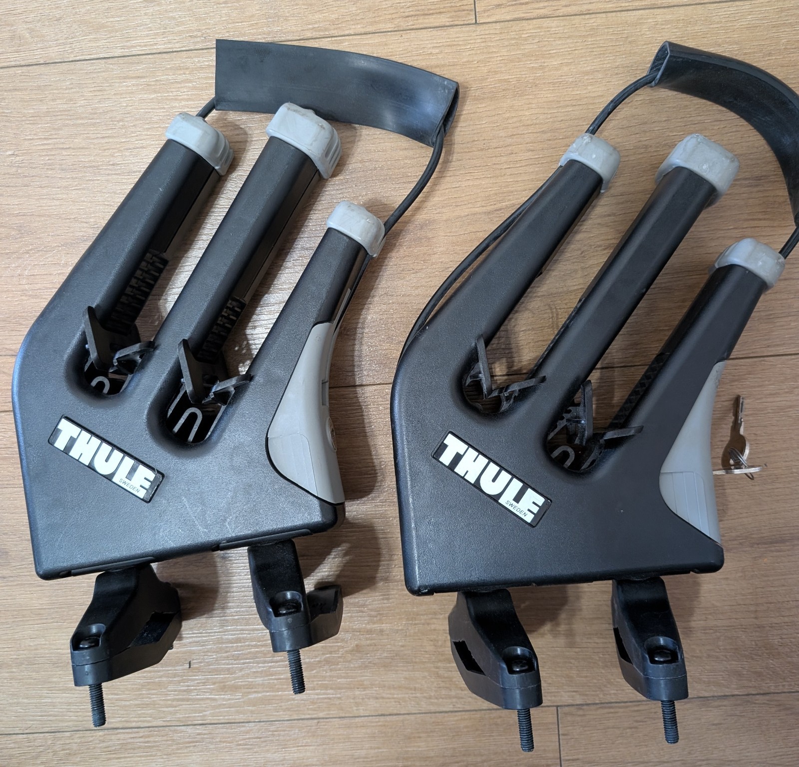 Thule Universal 575 Snowboard Carrier Roof Rack Complete Locks & Keys Read Descr