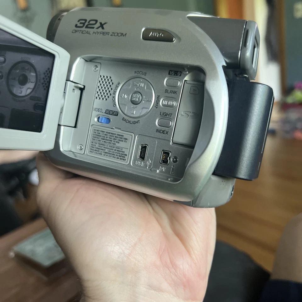 JVC GR-D371U Mini DV Camcorder with Case For Parts Not Working w/carrying case. - Image 3 of 4