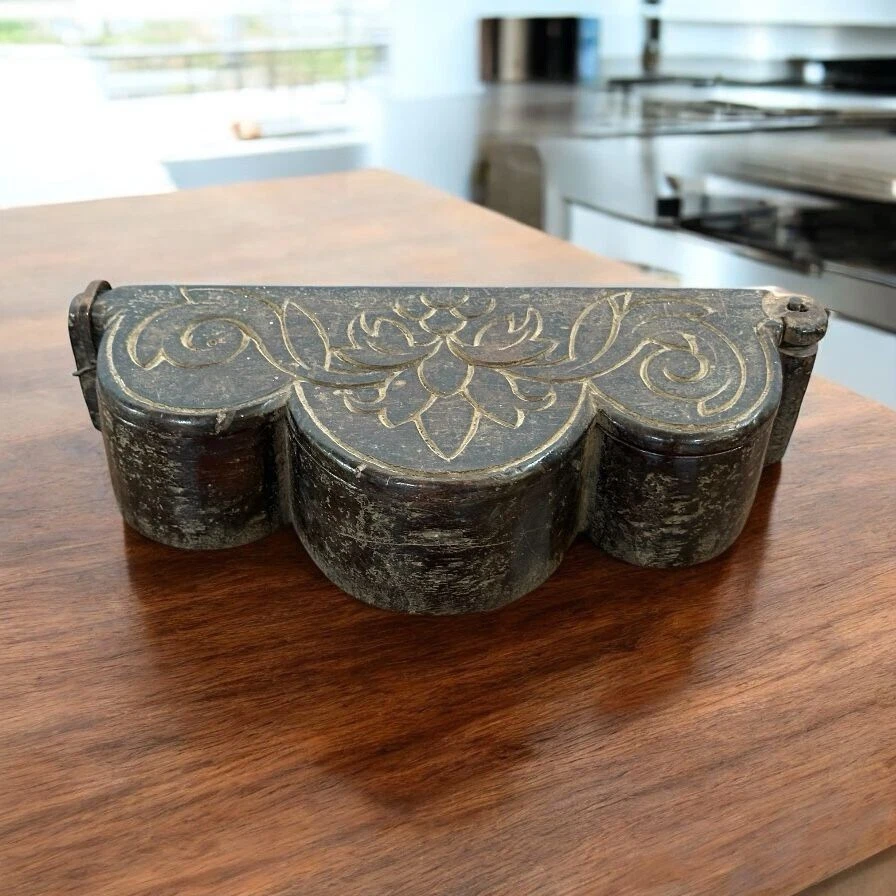 Antigua caja de madera Kumkum Foto 2 de 2