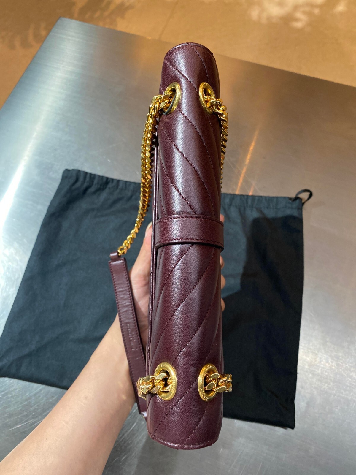 SAINT LAURENT Autentica borsa a tracolla elegante YSL bordeaux realizzata in pelle trapuntata artigianale