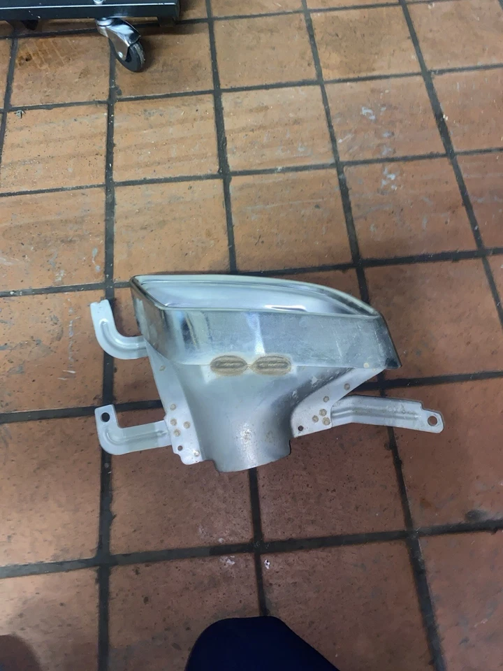 Tubo de escape cromado Skoda Octavia RS MK4 NX punta lado derecho genuino 2020-2024 Foto 2 de 4