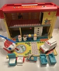 Vintage Fisher Price Little People #931 Play Family CHILDREN'S HOSPITAL Set