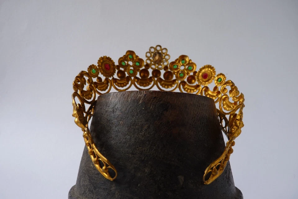 ANCIENNE COURONNE BIJOU DE TÊTE STATUE RELIGIEUSE laiton doré et strass XIX - Photo 4/4