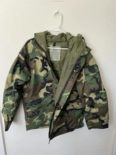 Vintage US Military Jacket Medium Regular Cold Weather Parka Woodland Camouflage