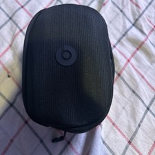 Beats by Dr. Dre White Over-Ear Headphones 3.5mm Jack with Carrying Case